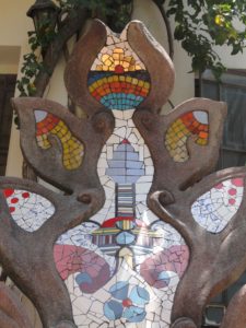 escultura-con-mosaico